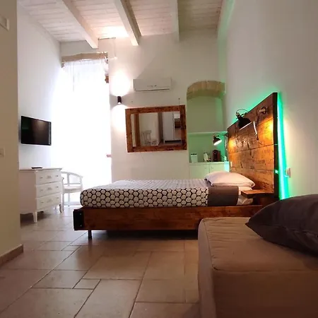 B&B 